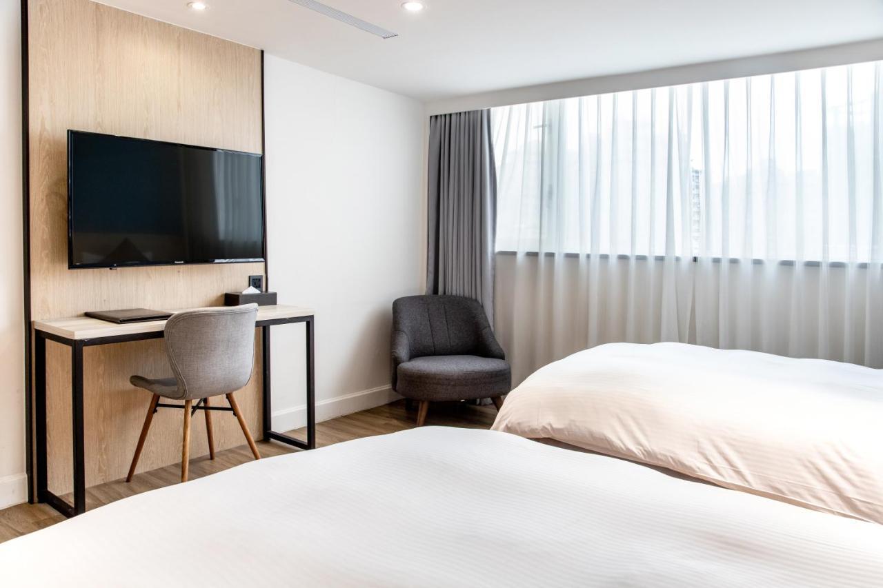 Hub Hotel Zhongli Taoyuan Exteriör bild